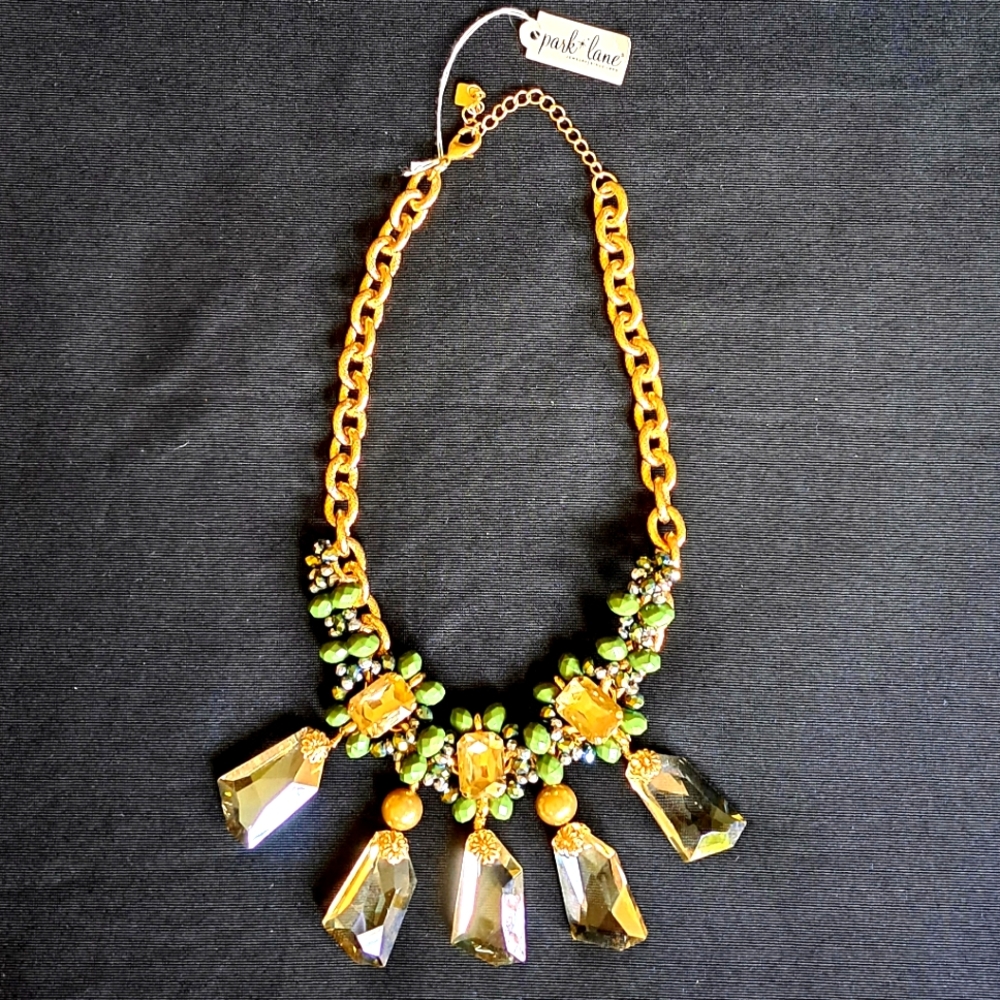 NWT-Necklace The Grove Park Lane